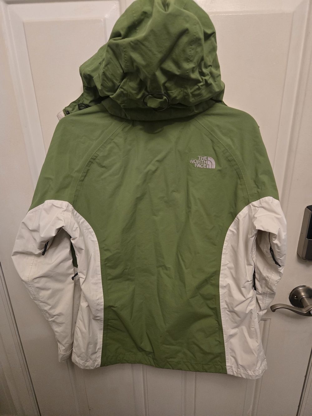 The North Face Women’s Green & White Waterproof Jacket - Picture 8 of 8
